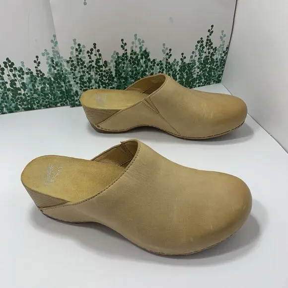 Dansko Nubuck Leather Tan Professional Comfort Clogs Size 40 EU/9.5-10 US Women - Picture 4 of 14